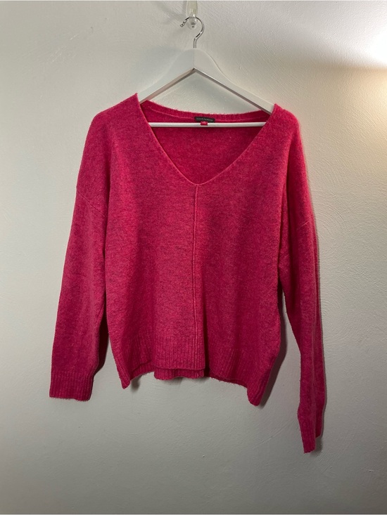 Vince Camuto Sweaters - Vince Camuto Hot Pink V-Neck Sweater Size Medium